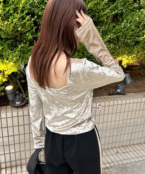 ISOOK(アイスー)の「【ISOOK / アイスー】前後2wayベロアトップス / クラッシュベロア ロングスリーブ ZOZOTOWN限定(Tシャツ/カットソー・レディース・ブラック/ベージュ・FREE)」の1枚目の写真