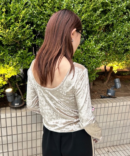 ISOOK(アイスー)の「【ISOOK / アイスー】前後2wayベロアトップス / クラッシュベロア ロングスリーブ ZOZOTOWN限定(Tシャツ/カットソー・レディース・ブラック/ベージュ・FREE)」の22枚目の写真