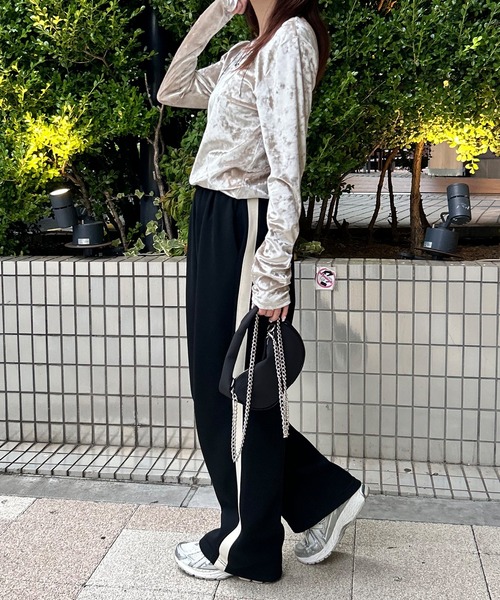 ISOOK(アイスー)の「【ISOOK / アイスー】前後2wayベロアトップス / クラッシュベロア ロングスリーブ ZOZOTOWN限定(Tシャツ/カットソー・レディース・ブラック/ベージュ・FREE)」の5枚目の写真