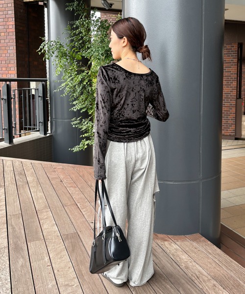 ISOOK(アイスー)の「【ISOOK / アイスー】前後2wayベロアトップス / クラッシュベロア ロングスリーブ ZOZOTOWN限定(Tシャツ/カットソー・レディース・ブラック/ベージュ・FREE)」の11枚目の写真