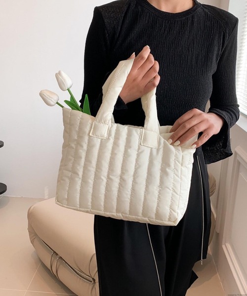 TONE SELECT GOODS(トーンセレクトグッズ)の「Liaa/キルティング ミニトートバッグ A18454(トートバッグ・レディース・ベージュ/ホワイト/ブラック・FREE)」の1枚目の写真