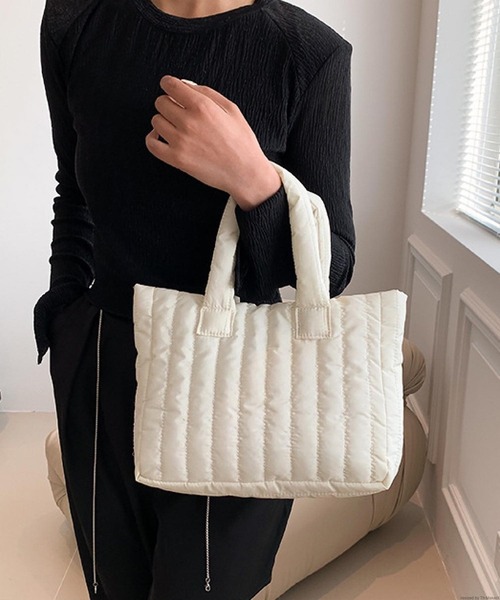 TONE SELECT GOODS(トーンセレクトグッズ)の「Liaa/キルティング ミニトートバッグ A18454(トートバッグ・レディース・ベージュ/ホワイト/ブラック・FREE)」の4枚目の写真