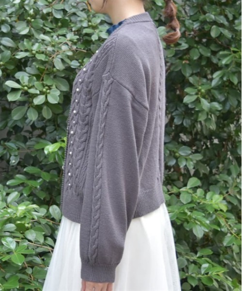 axes femme（アクシーズファム）の「パール×ケーブルニットカーデ（カーディガン/ボレロ・レディース・キナリ/チャコール/モカ/ブルーグリーン・FREE）」の5枚目の写真