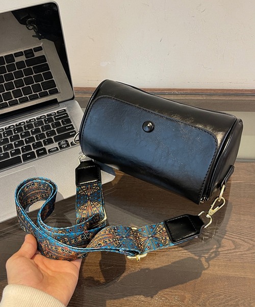 IRADOWL(アイラドール)の「筒型2タイプベルトバッグ(ショルダーバッグ・レディース・ブラック/キャメル/ブラウン・FREE)」の7枚目の写真