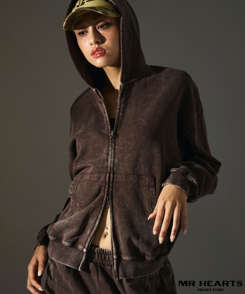 FREAK'S STORE(フリークスストア)の「限定展開 MR HEARTS/ミスターハーツ CHEMICAL WASH ZIP UP HOODIE(パーカー・メンズ・ブラック/ブラウン/ネイビー・MEDIUM/LARGE/SMALL)」の2枚目の写真