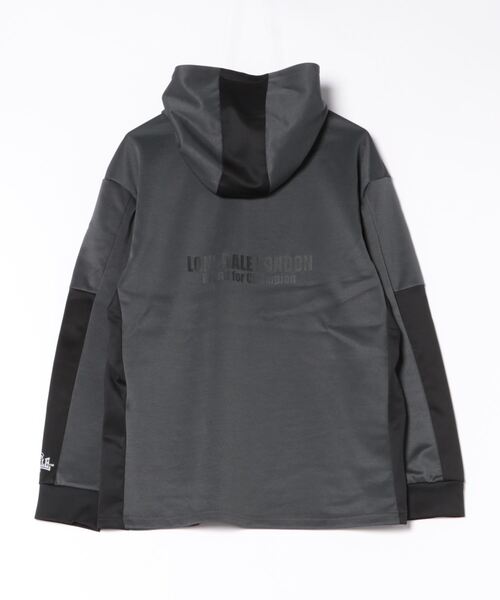 LONSDALE（ロンズデール）の「【LONSDALE】ポリニット配色切替エンボスプルオーバー（パーカー・メンズ・ブラック/チャコールグレー・L/LL/M）」の4枚目の写真