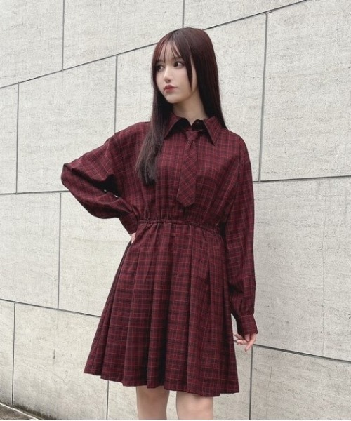 F i.n.t（フィント）の「ネクタイ付きチェックシャツワンピース/fint（シャツワンピース・レディース・グレー/ブラック×レッド/ベージュ・FREE）」の2枚目の写真