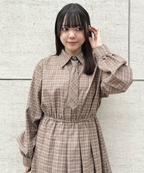 F i.n.t（フィント）の「ネクタイ付きチェックシャツワンピース/fint（シャツワンピース・レディース・グレー/ブラック×レッド/ベージュ・FREE）」の17枚目の写真