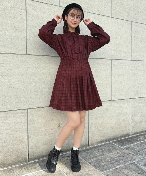 F i.n.t（フィント）の「ネクタイ付きチェックシャツワンピース/fint（シャツワンピース・レディース・グレー/ブラック×レッド/ベージュ・FREE）」の19枚目の写真