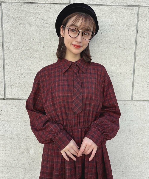 F i.n.t（フィント）の「ネクタイ付きチェックシャツワンピース/fint（シャツワンピース・レディース・グレー/ブラック×レッド/ベージュ・FREE）」の20枚目の写真