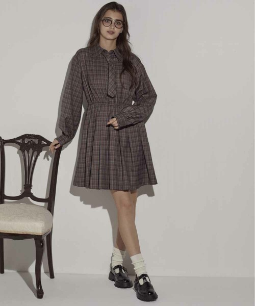 F i.n.t（フィント）の「ネクタイ付きチェックシャツワンピース/fint（シャツワンピース・レディース・グレー/ブラック×レッド/ベージュ・FREE）」の21枚目の写真