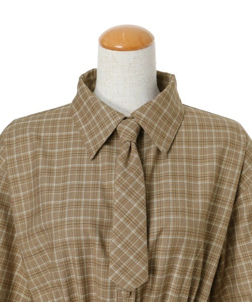 F i.n.t（フィント）の「ネクタイ付きチェックシャツワンピース/fint（シャツワンピース・レディース・グレー/ブラック×レッド/ベージュ・FREE）」の5枚目の写真