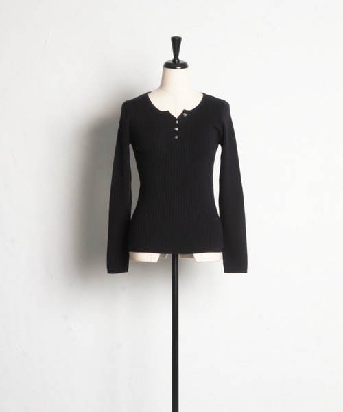 tocco closet（トッコ　クローゼット）の「【ZOZO限定】ヘンリーネックハートボタンリブニット（ニット/セーター・レディース・アイボリー/ブラック/ネイビー/ピンク/レッド・M）」の8枚目の写真