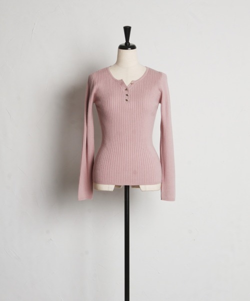 tocco closet（トッコ　クローゼット）の「【ZOZO限定】ヘンリーネックハートボタンリブニット（ニット/セーター・レディース・アイボリー/ブラック/ネイビー/ピンク/レッド・M）」の10枚目の写真