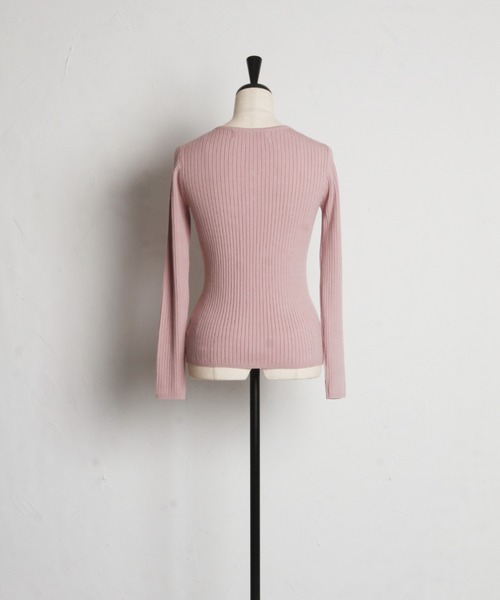 tocco closet（トッコ　クローゼット）の「【ZOZO限定】ヘンリーネックハートボタンリブニット（ニット/セーター・レディース・アイボリー/ブラック/ネイビー/ピンク/レッド・M）」の12枚目の写真