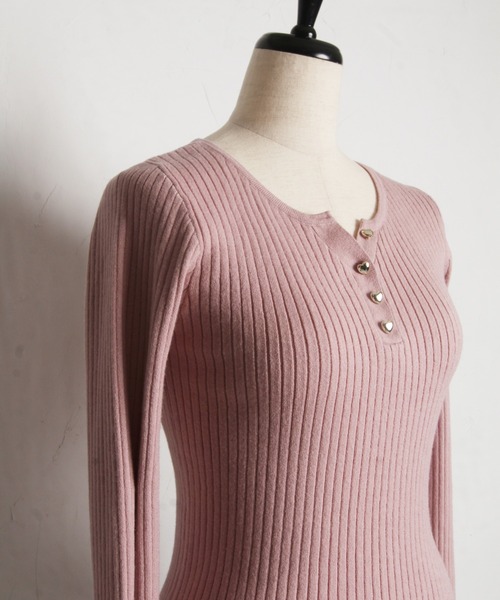 tocco closet（トッコ　クローゼット）の「【ZOZO限定】ヘンリーネックハートボタンリブニット（ニット/セーター・レディース・アイボリー/ブラック/ネイビー/ピンク/レッド・M）」の15枚目の写真