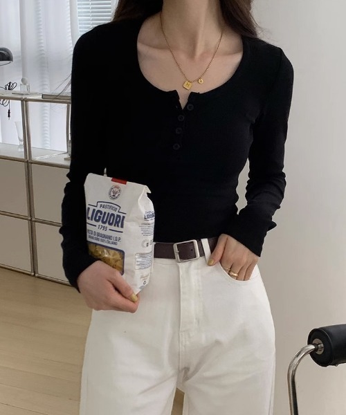 Coo+i(クーイ)の「Uネック長袖スリムカットソー(Tシャツ/カットソー・レディース・ホワイト/チャコールグレー/ブラック・FREE)」の5枚目の写真