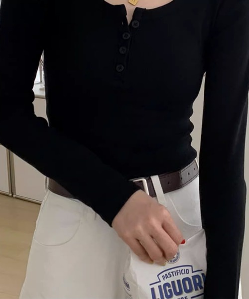 Coo+i(クーイ)の「Uネック長袖スリムカットソー(Tシャツ/カットソー・レディース・ホワイト/チャコールグレー/ブラック・FREE)」の18枚目の写真