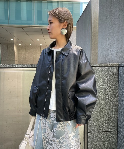 AIC.（エーアイシー）の「レザータッチステンカラーブルゾン（ブルゾン・レディース・ブラック/ネイビー・FREE）」の8枚目の写真