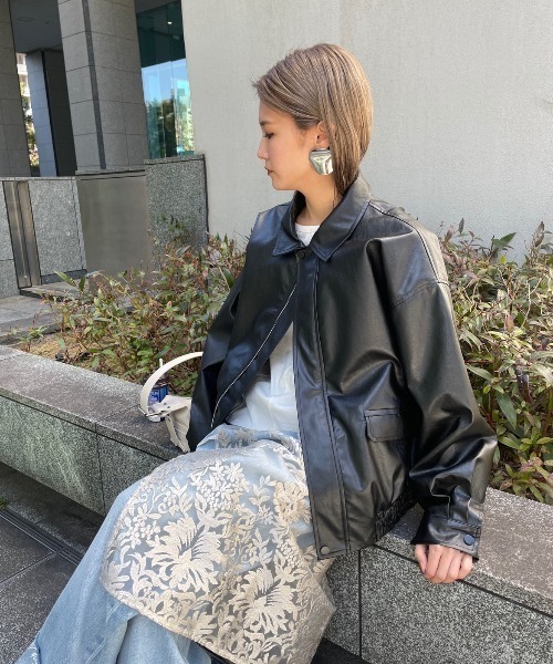 AIC.（エーアイシー）の「レザータッチステンカラーブルゾン（ブルゾン・レディース・ブラック/ネイビー・FREE）」の13枚目の写真