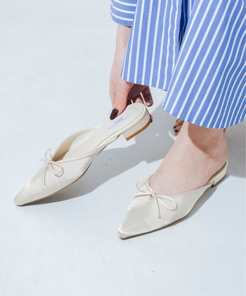 EVOL（イーボル）の「【柔らかい・クッション入り】Vカットリボンバレエミュール IY5708（サンダル・レディース・アイボリー/ブラック/グレー/ホワイト系その他・LL/L/S/M）」の2枚目の写真