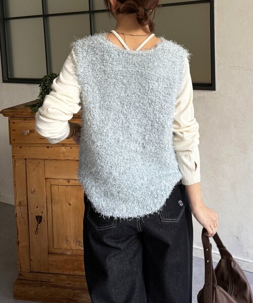 Thevon(ゼボン)の「フェザーヤーンVネックベスト(ニット/セーター・レディース・アイボリー/ブラック/グレー/ベージュ/サンドベージュ/サックスブルー/イエロー・FREE)」の22枚目の写真