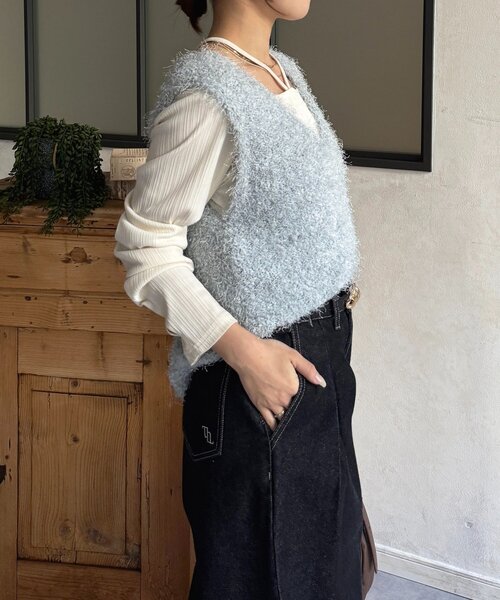 Thevon(ゼボン)の「フェザーヤーンVネックベスト(ニット/セーター・レディース・アイボリー/ブラック/グレー/ベージュ/サンドベージュ/サックスブルー/イエロー・FREE)」の21枚目の写真