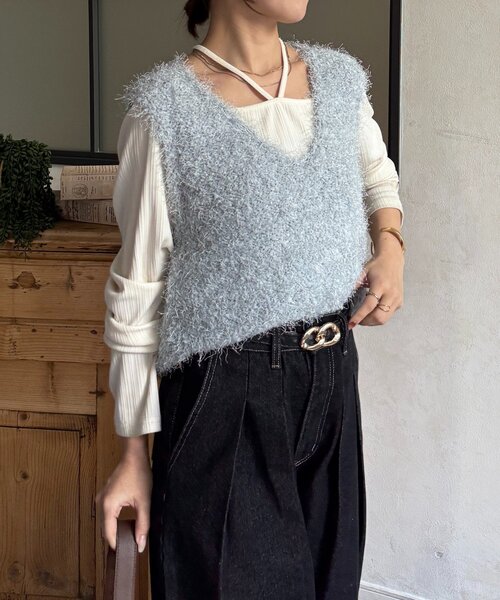 Thevon(ゼボン)の「フェザーヤーンVネックベスト(ニット/セーター・レディース・アイボリー/ブラック/グレー/ベージュ/サンドベージュ/サックスブルー/イエロー・FREE)」の20枚目の写真