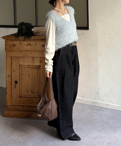 Thevon(ゼボン)の「フェザーヤーンVネックベスト(ニット/セーター・レディース・アイボリー/ブラック/グレー/ベージュ/サンドベージュ/サックスブルー/イエロー・FREE)」の17枚目の写真