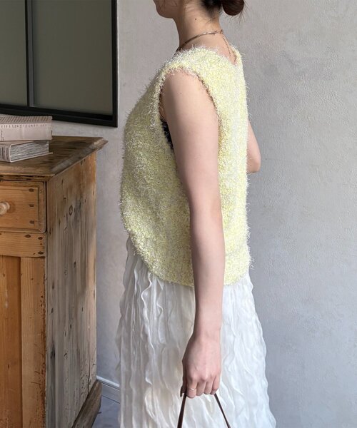 Thevon(ゼボン)の「フェザーヤーンVネックベスト(ニット/セーター・レディース・アイボリー/ブラック/グレー/ベージュ/サンドベージュ/サックスブルー/イエロー・FREE)」の14枚目の写真