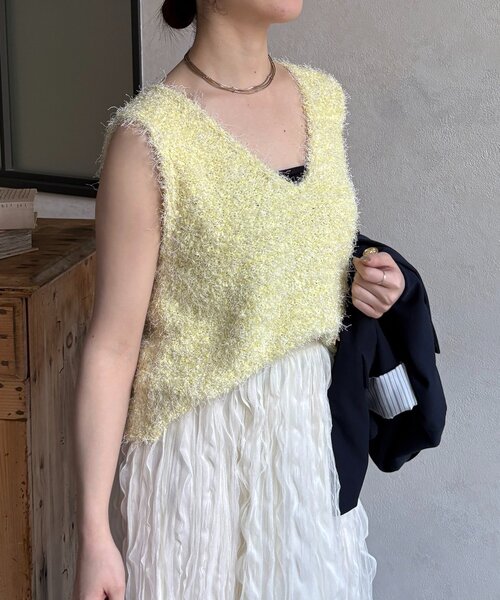 Thevon(ゼボン)の「フェザーヤーンVネックベスト(ニット/セーター・レディース・アイボリー/ブラック/グレー/ベージュ/サンドベージュ/サックスブルー/イエロー・FREE)」の12枚目の写真