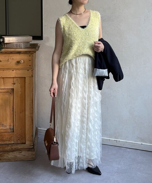 Thevon(ゼボン)の「フェザーヤーンVネックベスト(ニット/セーター・レディース・アイボリー/ブラック/グレー/ベージュ/サンドベージュ/サックスブルー/イエロー・FREE)」の11枚目の写真