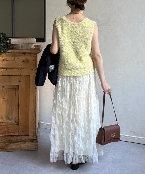 Thevon(ゼボン)の「フェザーヤーンVネックベスト(ニット/セーター・レディース・アイボリー/ブラック/グレー/ベージュ/サンドベージュ/サックスブルー/イエロー・FREE)」の10枚目の写真