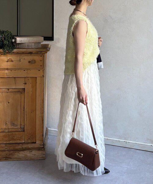 Thevon(ゼボン)の「フェザーヤーンVネックベスト(ニット/セーター・レディース・アイボリー/ブラック/グレー/ベージュ/サンドベージュ/サックスブルー/イエロー・FREE)」の9枚目の写真