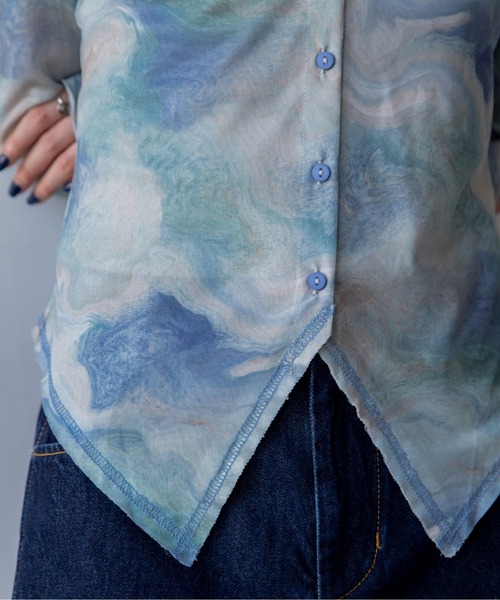 VACANCY（ヴァカンシー）の「アート柄Vネックシアートップス/新色追加（Tシャツ/カットソー・レディース・ブラック/ブルー/アイボリー・FREE）」の17枚目の写真