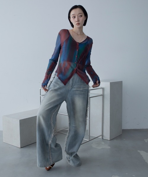 VACANCY（ヴァカンシー）の「アート柄Vネックシアートップス/新色追加（Tシャツ/カットソー・レディース・ブラック/ブルー/アイボリー・FREE）」の12枚目の写真