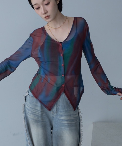 VACANCY（ヴァカンシー）の「アート柄Vネックシアートップス/新色追加（Tシャツ/カットソー・レディース・ブラック/ブルー/アイボリー・FREE）」の5枚目の写真