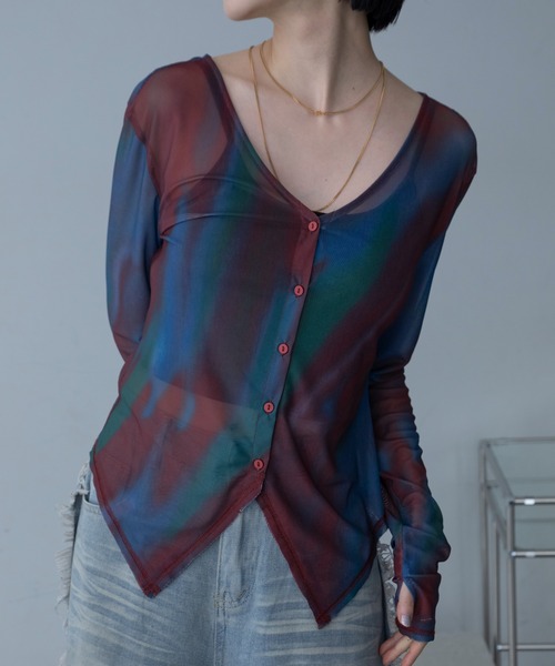 VACANCY（ヴァカンシー）の「アート柄Vネックシアートップス/新色追加（Tシャツ/カットソー・レディース・ブラック/ブルー/アイボリー・FREE）」の8枚目の写真