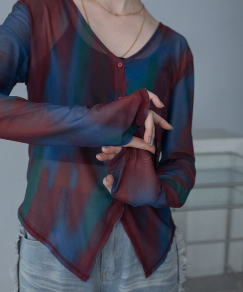 VACANCY（ヴァカンシー）の「アート柄Vネックシアートップス/新色追加（Tシャツ/カットソー・レディース・ブラック/ブルー/アイボリー・FREE）」の11枚目の写真