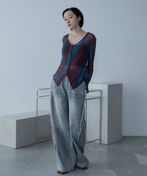 VACANCY（ヴァカンシー）の「アート柄Vネックシアートップス/新色追加（Tシャツ/カットソー・レディース・ブラック/ブルー/アイボリー・FREE）」の7枚目の写真