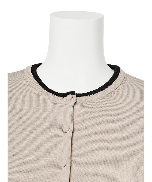 Mila Owen（ミラオーウェン）の「クルーネックくるみ釦短丈ニットカーディガン【手洗い可能】（カーディガン/ボレロ・レディース・ネイビー/ライム/ホワイト/ベージュ/ブラック・0/1）」の19枚目の写真