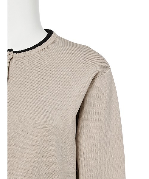 Mila Owen（ミラオーウェン）の「クルーネックくるみ釦短丈ニットカーディガン【手洗い可能】（カーディガン/ボレロ・レディース・ネイビー/ライム/ホワイト/ベージュ/ブラック・0/1）」の20枚目の写真