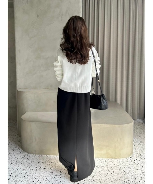 Mila Owen（ミラオーウェン）の「クルーネックくるみ釦短丈ニットカーディガン【手洗い可能】（カーディガン/ボレロ・レディース・ネイビー/ライム/ホワイト/ベージュ/ブラック・0/1）」の11枚目の写真