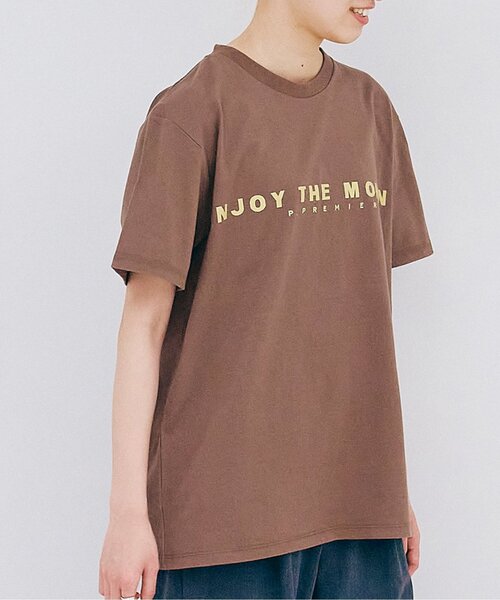 p.premier（ピードットプルミエ）の「【ママ】イロチ買いしたいシンプルロゴプリント半袖Tシャツ（Tシャツ/カットソー・レディース・パープル/チャコール/レッド/ピンク/ブラウン/サックスブルー/オフホワイト・MEDIUM）」の3枚目の写真