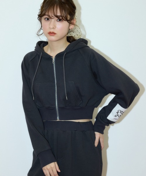rienda(リエンダ)の「Rパッチ付きレディーススウェットトップス トレーナー 春服(スウェット・レディース・ベージュ/ライトブラック/杢グレー・FREE)」の2枚目の写真