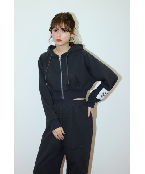 rienda(リエンダ)の「Rパッチ付きレディーススウェットトップス トレーナー 春服(スウェット・レディース・ベージュ/ライトブラック/杢グレー・FREE)」の4枚目の写真