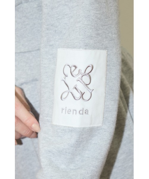 rienda(リエンダ)の「Rパッチ付きレディーススウェットトップス トレーナー 春服(スウェット・レディース・ベージュ/ライトブラック/杢グレー・FREE)」の17枚目の写真