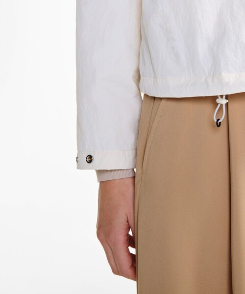 AIGLE（エーグル）の「UVカット 撥水 マルチユース ナイロンシャツジャケット（ナイロンジャケット・レディース・ブラック/ホワイト・40/34/36/38）」の6枚目の写真