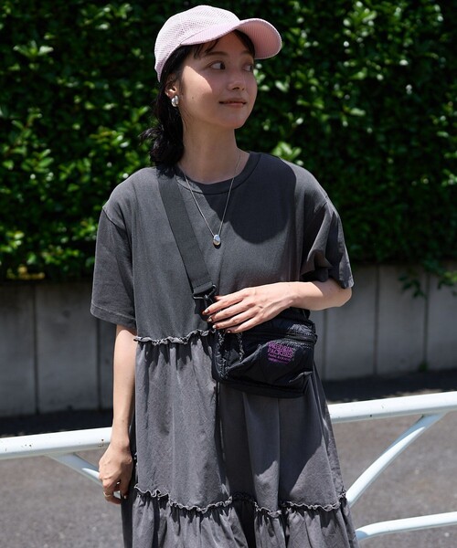 FREAK'S STORE（フリークスストア）の「裾フリル ピグメント半袖ワンピース/異素材ドッキングワンピース（ワンピース・レディース・ベージュ/ピンク/チャコールグレー・ﾌﾘ-）」の6枚目の写真