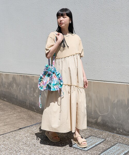 FREAK'S STORE（フリークスストア）の「裾フリル ピグメント半袖ワンピース/異素材ドッキングワンピース（ワンピース・レディース・ベージュ/ピンク/チャコールグレー・ﾌﾘ-）」の8枚目の写真
